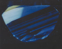 Fot. 4. Obszary luminescencji w szafirach wygrzewanych s wyrane o barwie tej.