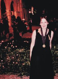 Ewa Rudowska uhonorowana zotym medalem Gold Virtuosi 2002.
